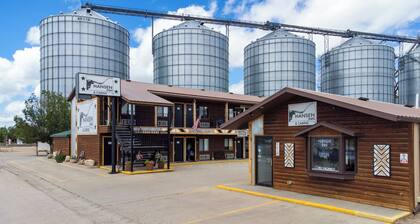 17-Hansen Inn & Cabins, Cabin, Single King, Dog Friendly, No Smoking