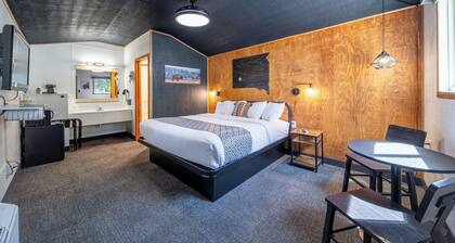 Hansen Inn & Cabins, Cabin, Single King, Dog Friendly, No Smoking