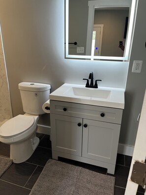 Hair dryer, towels, soap, toilet paper - Charming 2-bedroom condo with WiFi, AC in delightful Coco (Coco)