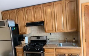 雪櫃、微波爐、焗爐、爐具