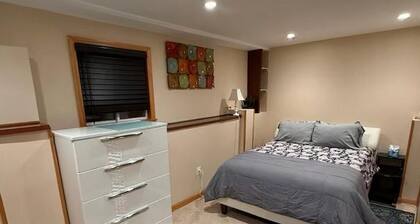 Charming 1 Bdr Apt. First floor, private, safe, in serene SI, near all!