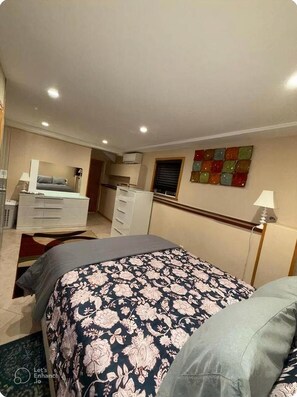 1 chambre, fer et planche à repasser, Wi-Fi, draps fournis