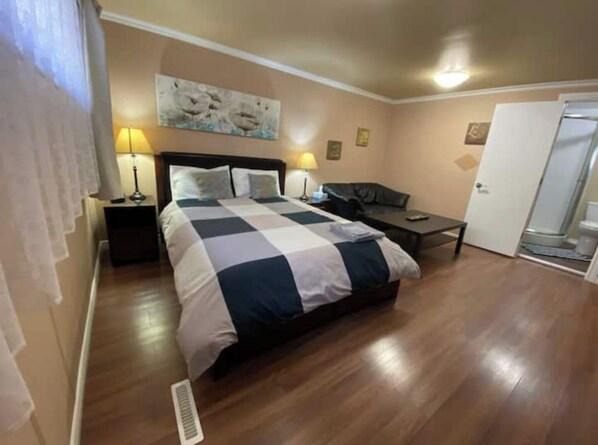 1 habitación, tabla de planchar con plancha, wifi y ropa de cama