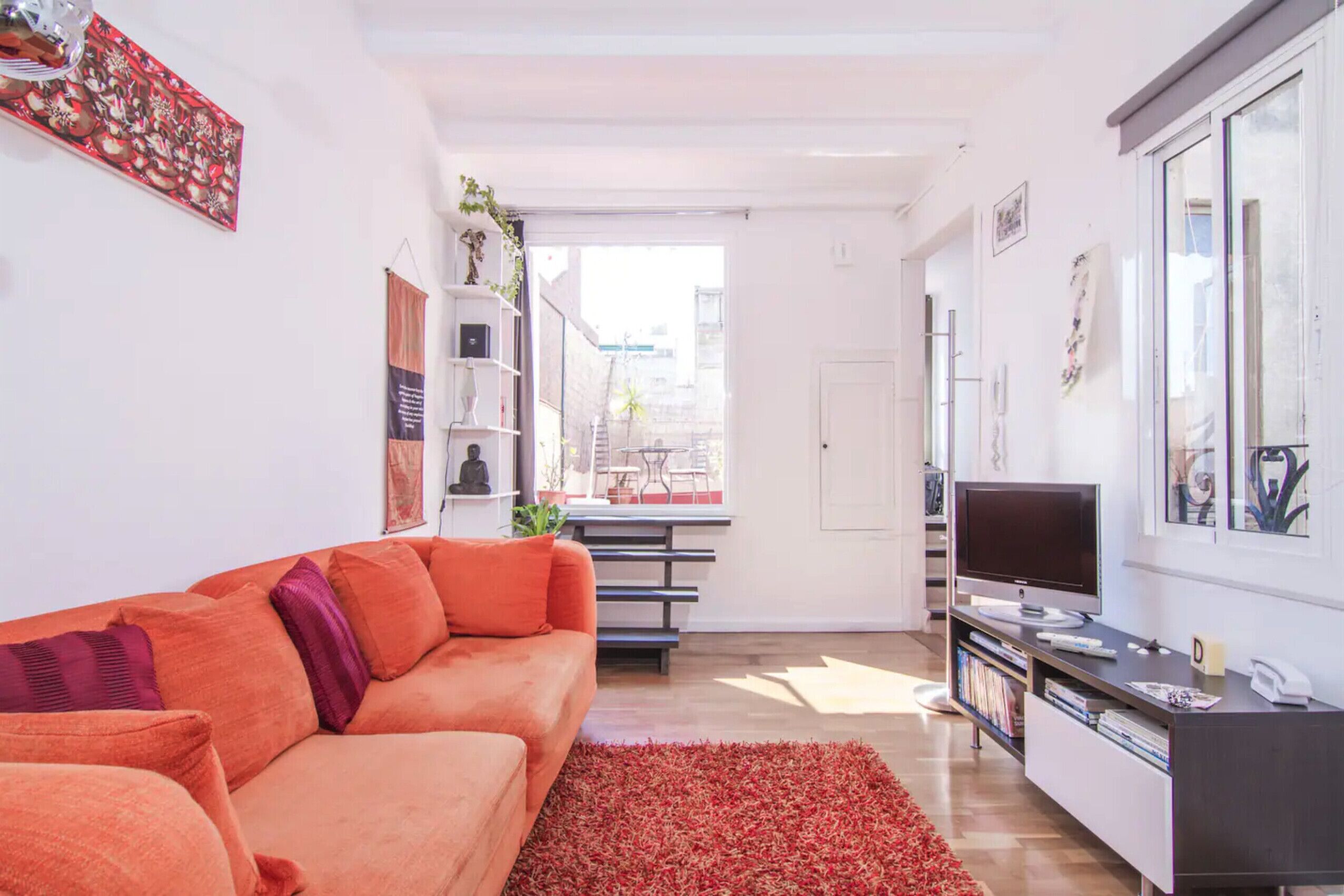 Een televisie en een dvd-speler