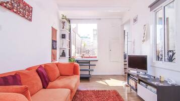 Een televisie en een dvd-speler