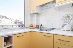 Fridge, microwave, oven, coffee/tea maker