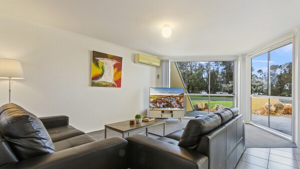 TV - Albacore - Lakes Entrance (Lakes Entrance)