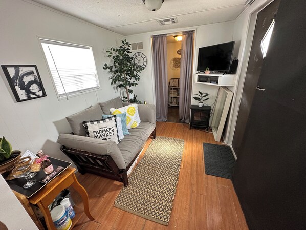 Smart TV - Chic Country Studio 8 miles from Lafayette (Rayne)