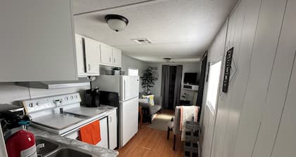 Chic Country Studio 8 miles from Lafayette