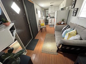Smart TV - Chic Country Studio 8 miles from Lafayette (Rayne)