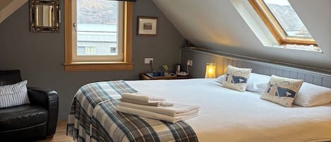 Quadruple Room, Lake View | Free WiFi
