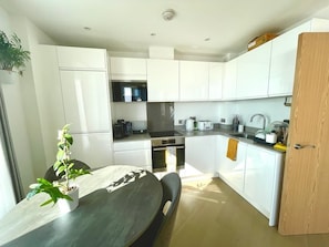 Classic Apartment | Private kitchen - Stylish 1-Bedroom Apt with Stunning London Views (Barking)