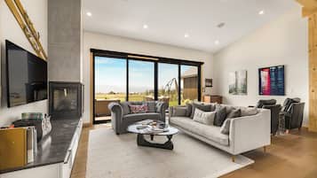 Smart TV y chimenea
