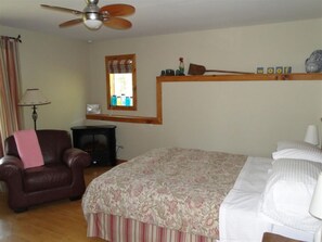 3 bedrooms, iron/ironing board, internet, bed sheets