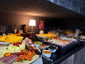 Free daily buffet breakfast  - Burgundy (Strejnicu)