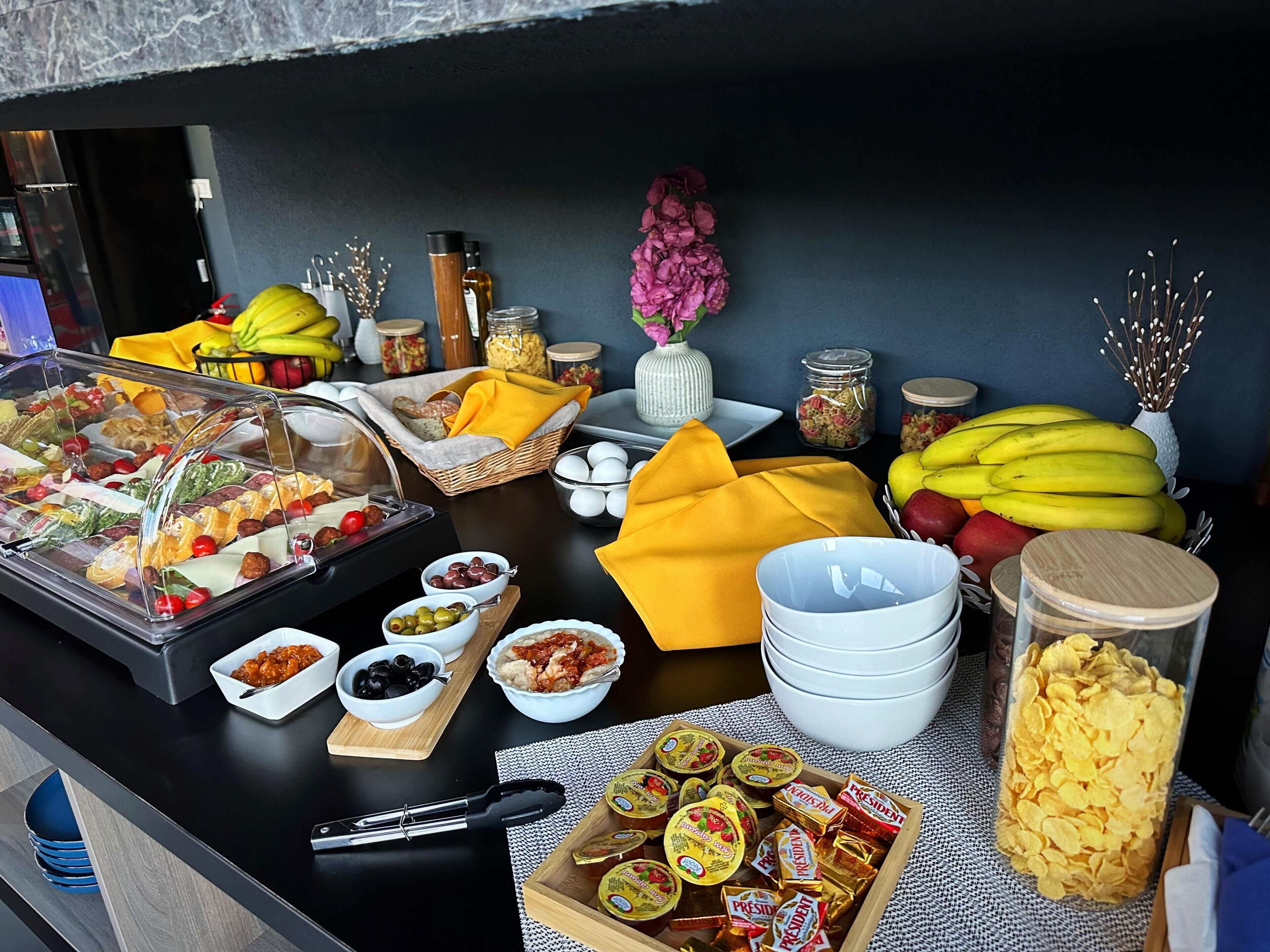 Free daily buffet breakfast