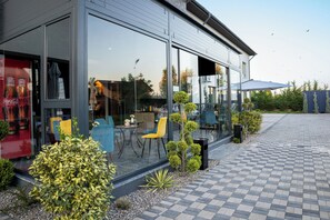 Free daily buffet breakfast - Burgundy (Strejnicu)