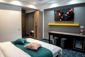 Dobbeltrom – deluxe | Sengetøy av topp kvalitet, memory foam-senger, minibar og skrivebord