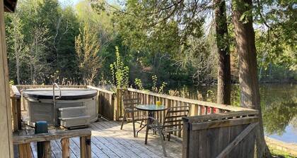 Realaxing Cat Tails Retreat at the Lake Edge Cottages!