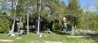Relaxing Hush Puppy Cottage Retreat at the Lake Edge Cottages!