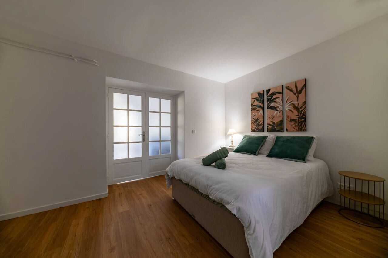 2 habitaciones, tabla de planchar con plancha y wifi gratis 