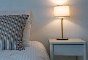 1 室のベッドルーム、デスク、WiFi (無料)