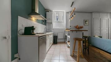 Fridge, microwave, coffee/tea maker, toaster