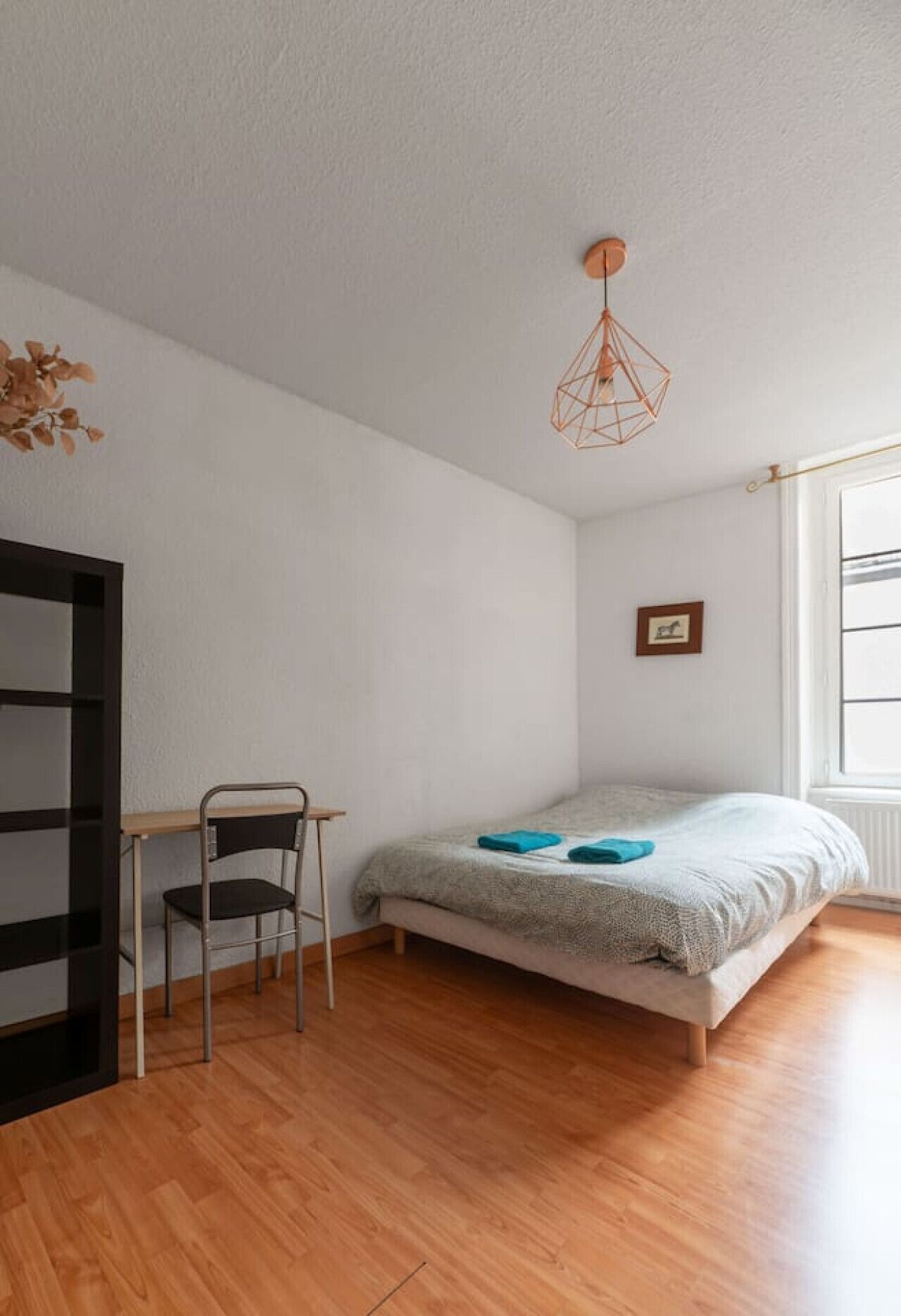 1 chambre, bureau, fer et planche à repasser, Wi-Fi gratuit
