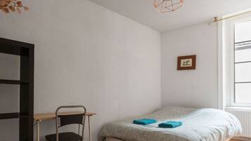 1 chambre, bureau, fer et planche à repasser, Wi-Fi gratuit