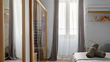 1 slaapkamer, een strijkplank/strijkijzer, gratis wifi, beddengoed