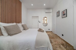 1 bedroom, desk, iron/ironing board, travel cot - Le Jaures RdC - 41 rue Jean Jaures - Vichy (Vichy)