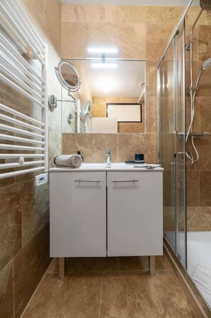 Hair dryer - Appartement design et climatisé en centre ville (Vichy)