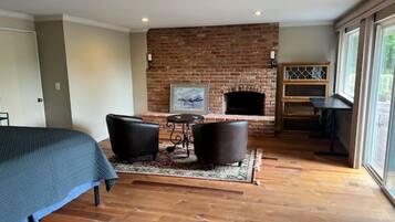 4 عدّة غرف نوم ومكواة/لوح كي وواي فاي مجانًا وملاءات أسرّة