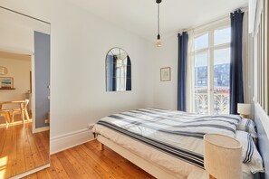 2 habitaciones, tabla de planchar con plancha y wifi gratis 