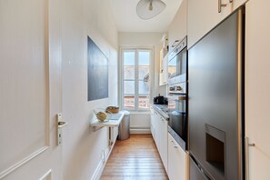 Fridge, microwave, oven, dishwasher