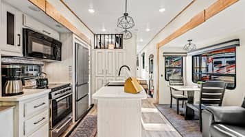 Microwave, oven, stovetop, coffee/tea maker