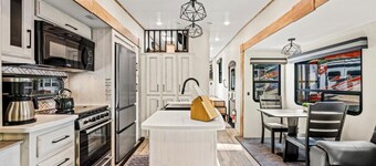Waters Egde Glamping Resort- Fishing Pond, Fire Pit, Mini Golf and More