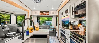 Waters Egde Glamping Resort- Fishing Pond, Fire Pit, Mini Golf and More