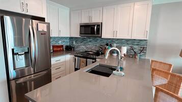Coffee/tea maker, fridge, microwave, oven