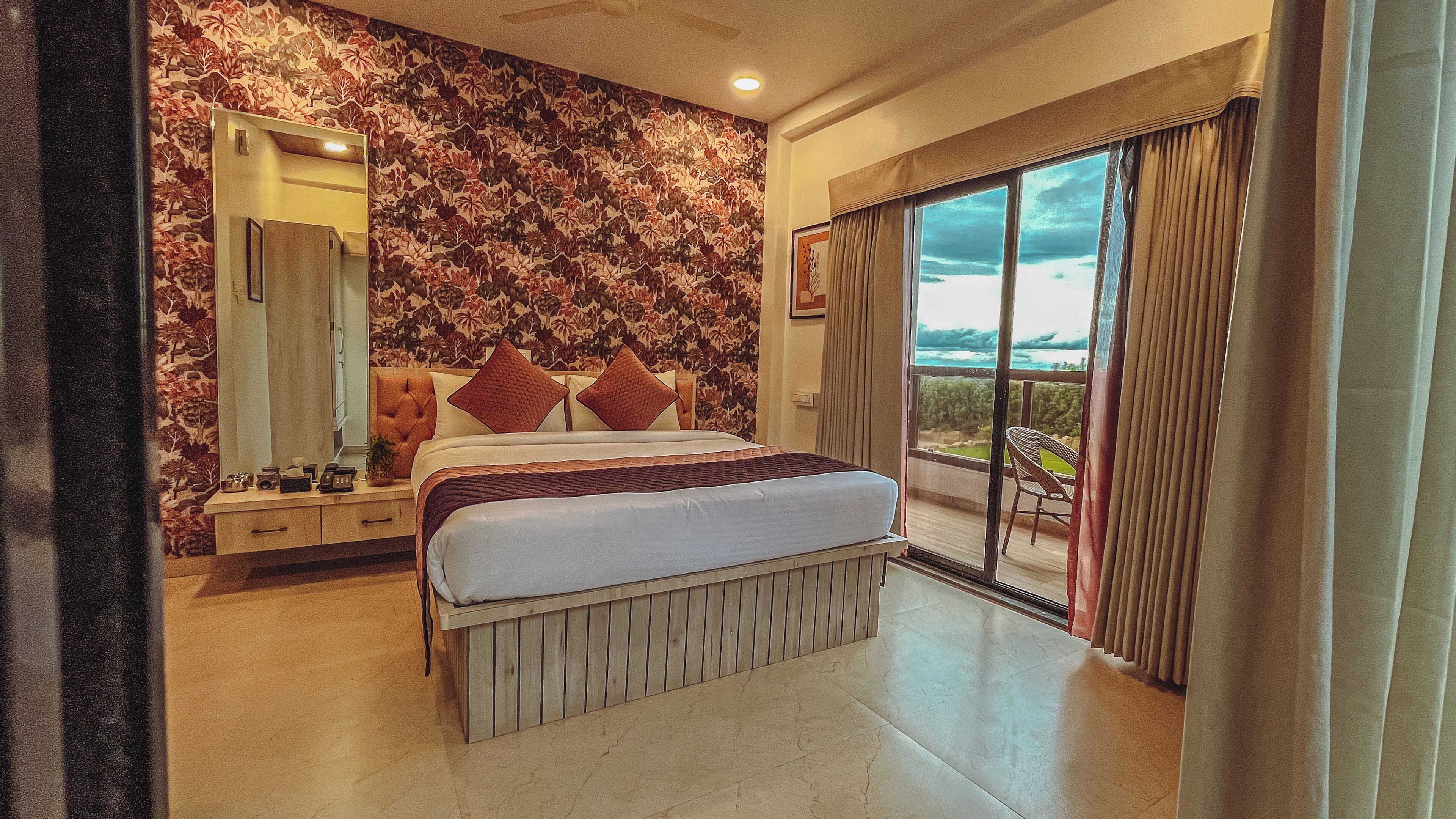 Iron/ironing board, free WiFi, bed sheets