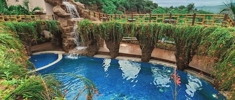 Kolam renang outdoor