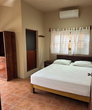 Standard Studio, 1 Queen Bed