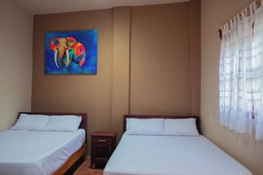 Standard Twin Room, 2 Double Beds | Desk, soundproofing, bed sheets - Oyo Posada Magico (Santa María Tonameca)