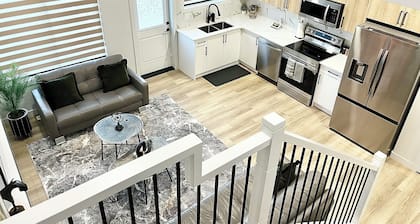 Auggies Place: New Luxury Urban Retreat! Sleeps 7