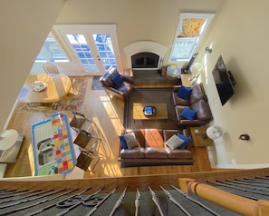 Smart TV, fireplace, books, offices - The Orchard at Lovers Lane and Enchanted Forest. Hot Tub, Pets Welcome (Eastsound)