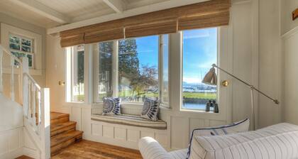 Historic Waterfront Home, Hot tub, Pets Welcome.