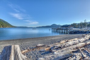 Beach - Historic Waterfront Home, Hot tub, Pets Welcome. (Eastsound)