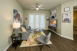 Smart TV - Luxury Exquisite Galleria Condo Pool (Houston)