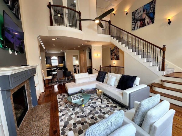 TV, fireplace - 2 Homes | Galleria | Private Jacuzzi | KING BED (Houston)