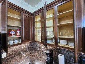 Fridge, microwave, oven, stovetop - 2 Homes | Galleria | Private Jacuzzi | KING BED (Houston)